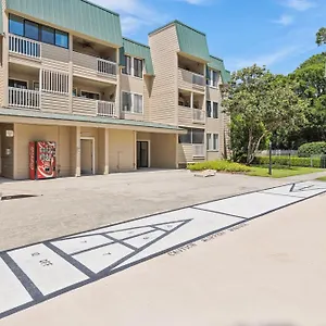 Apartment Peaceful Treetop - 2br/2ba, Hilton Head Island